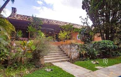 Imagem: A casa em condomínio à venda possui 4 Dormitórios, 4 Banheiros