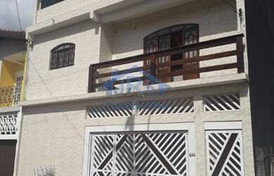 Imagem: A casa possui 4 Dormitórios, 3 Banheiros, 2 Vagas na garagem