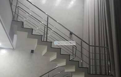 Imagem: A casa em condomínio possui 5 Dormitórios, 3 Banheiros, 4