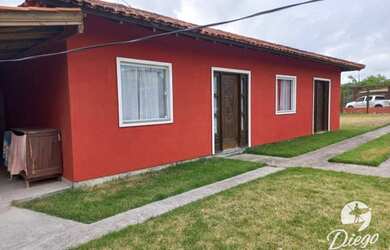 Imagem: A casa possui 4 Dormitórios, 2 Banheiros, 2 Vagas na garagem