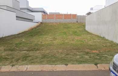 Imagem: O terreno possui 360m² de Área e está localizado em Vila