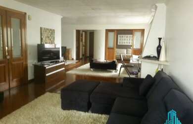 Imagem: O apartamento possui 4 Dormitórios, 3 Banheiros, 4 Vagas na