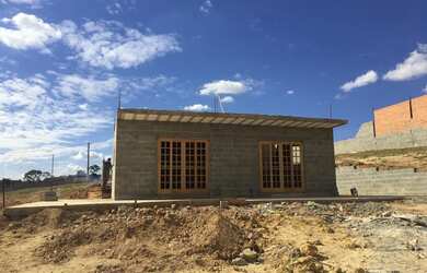 Imagem: A casa em condomínio possui 2 Dormitórios, 3 Banheiros, 5