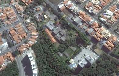 Imagem: O terreno possui 13.500m² de Área e está localizado em Vila