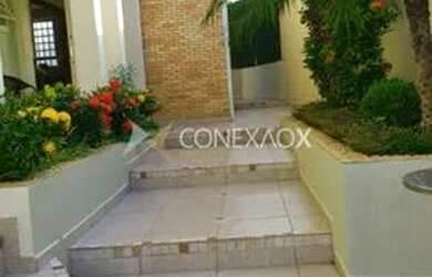 Imagem: A casa possui 3 Dormitórios, 3 Banheiros, 2 Vagas na garagem