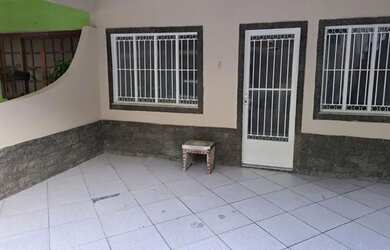 Imagem: A casa possui 2 Dormitórios, 1 Banheiro, 1 Vaga na garagem