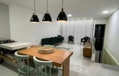 Imagem: A casa possui 2 Dormitórios, 2 Banheiros, 1 Vaga na garagem