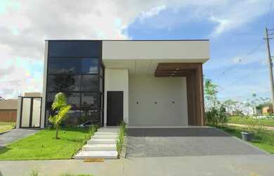 Imagem: A casa em condomínio possui 3 Dormitórios, 3 Banheiros, 2