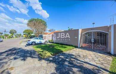 Imagem: A casa possui 3 Dormitórios, 3 Banheiros, 3 Vagas na garagem