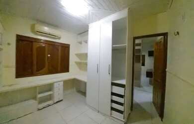 Imagem: A casa possui 4 Dormitórios, 3 Banheiros, 3 Vagas na garagem