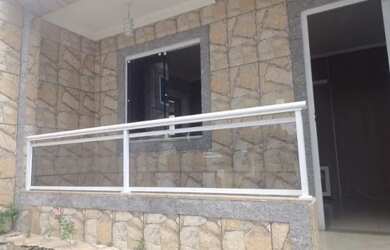 Imagem: A casa possui 3 Dormitórios, 2 Banheiros, 1 Vaga na garagem