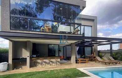 Imagem: A casa em condomínio possui 4 Dormitórios, 5 Banheiros, 4