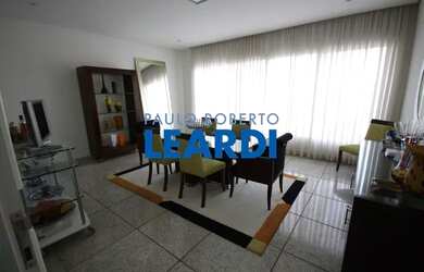 Imagem: A casa em condomínio possui 5 Dormitórios, 1 Banheiro, 5 Vagas