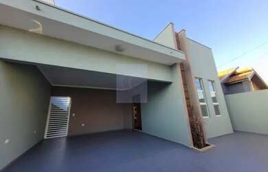 Imagem: A casa possui 4 Dormitórios, 4 Banheiros, 2 Vagas na garagem