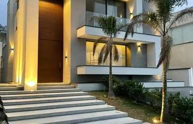 Imagem: A casa em condomínio possui 4 Dormitórios, 5 Banheiros, 5