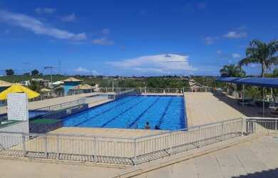 Imagem: A casa em condomínio e possui 2 Dormitórios, Suítes, 2 Banheiros