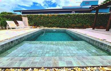 Imagem: A casa possui 4 Dormitórios, 2 Banheiros, 1 Vaga na garagem