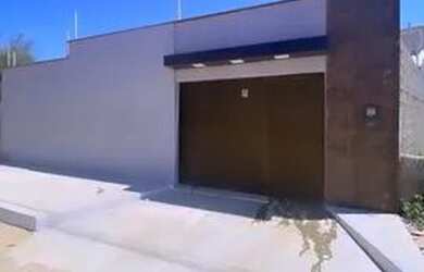 Imagem: A casa possui 4 Dormitórios, 4 Vagas na garagem e está localizado