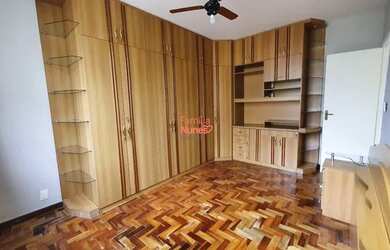 Imagem: O apartamento possui 3 Dormitórios, 1 Banheiro, 1 Vaga na garagem