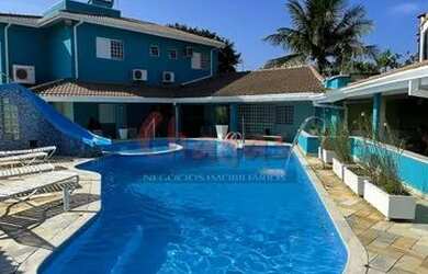 Imagem: A casa possui 5 Dormitórios, 5 Banheiros, 5 Vagas na garagem