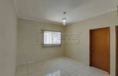 Imagem: O apartamento possui 2 Dormitórios, 1 Banheiro, 2 Vagas na