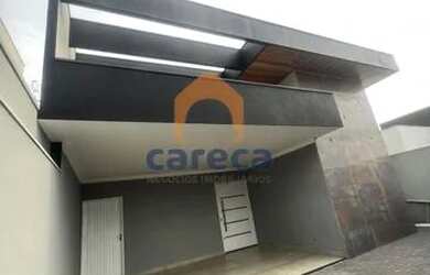 Imagem: A casa possui 3 Dormitórios, 4 Banheiros, 2 Vagas na garagem