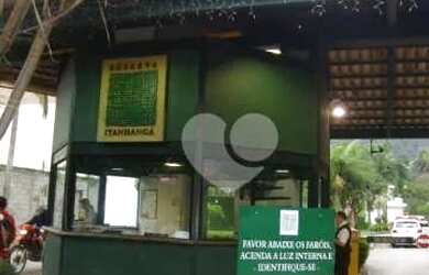 Imagem: A casa em condomínio possui 5 Dormitórios, 3 Banheiros, 4