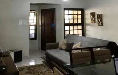 Imagem: A casa possui 2 Dormitórios, 2 Banheiros, 2 Vagas na garagem