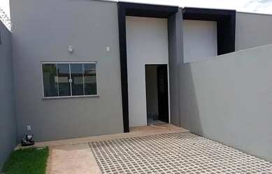 Imagem: A casa possui 2 Dormitórios, 1 Banheiro, 2 Vagas na garagem