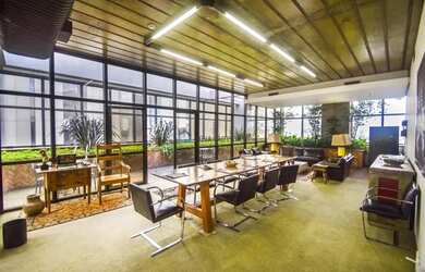 Imagem: O depósito possui 5 Vagas na garagem, 486m² de Área e está