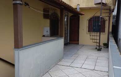 Imagem: A casa possui 4 Dormitórios, 4 Banheiros, 2 Vagas na garagem