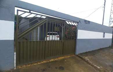 Imagem: A casa possui 2 Dormitórios, 1 Banheiro, 80m² de Área e Varanda