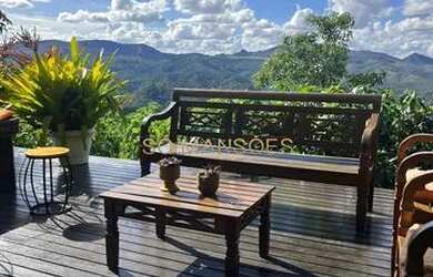 Imagem: A casa possui 4 Dormitórios, 5 Banheiros, 3 Vagas na garagem