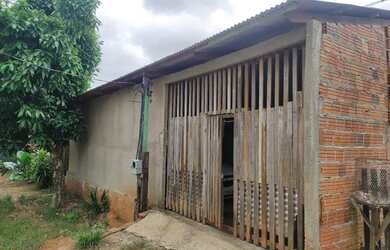 Imagem: A casa possui 2 Dormitórios, 1 Banheiro, 3 Vagas na garagem