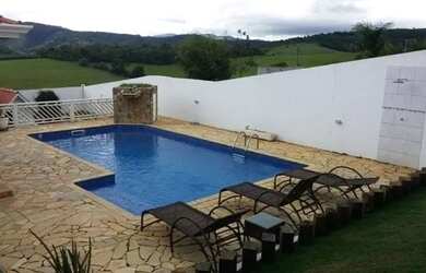 Imagem: A casa possui 5 Dormitórios, 5 Banheiros, 4 Vagas na garagem