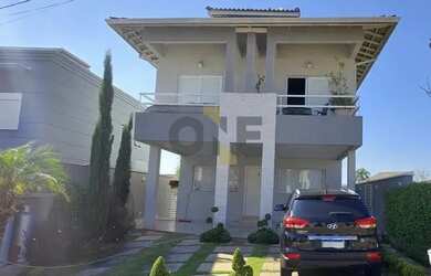 Imagem: A casa em condomínio possui 4 Dormitórios, 3 Banheiros, 4