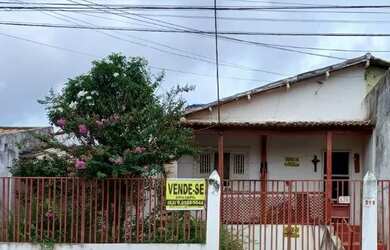 Imagem: A casa possui 3 Dormitórios, 3 Banheiros, 1 Vaga na garagem