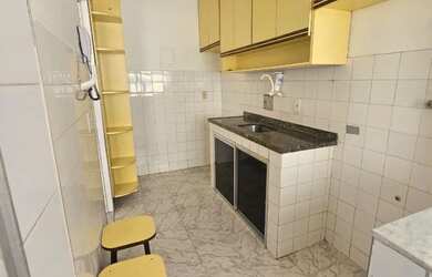 Imagem: O apartamento possui 2 Dormitórios, 1 Banheiro, 1 Vaga na garagem