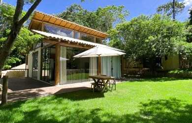 Imagem: A casa possui 3 Dormitórios, 5 Banheiros, 2 Vagas na garagem