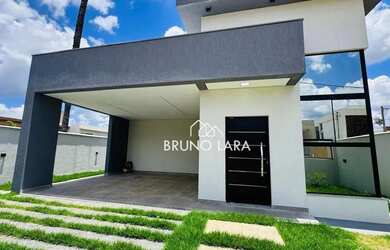 Imagem: A casa possui 3 Dormitórios, 2 Banheiros, 4 Vagas na garagem