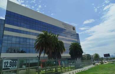 Imagem: O depósito possui 5 Vagas na garagem, 500m² de Área e está