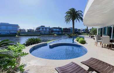 Imagem 13: Mansão beira lago com 8 suítes e piscina à venda, 953 m² - Condomínio...