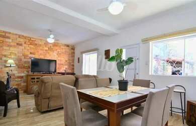 Imagem: A casa possui 2 Dormitórios, 3 Banheiros, 3 Vagas na garagem