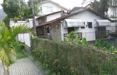 Imagem: A casa possui 4 Dormitórios, 5 Banheiros, 1 Vaga na garagem