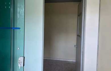 Imagem: A casa possui 4 Dormitórios, 1 Banheiro, 2 Vagas na garagem