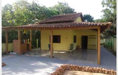 Imagem: A casa possui 3 Dormitórios, 3 Banheiros, 2 Vagas na garagem