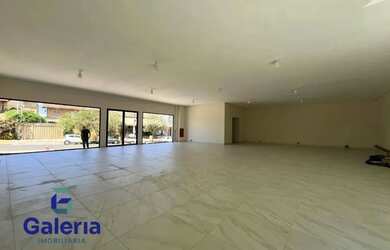 Imagem: O depósito possui 5 Vagas na garagem, 320m² de Área e está