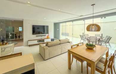 Imagem: A casa em condomínio possui 4 Dormitórios, 5 Banheiros, 2