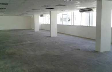 Imagem: O depósito possui 1 Vaga na garagem, 264m² de Área e está