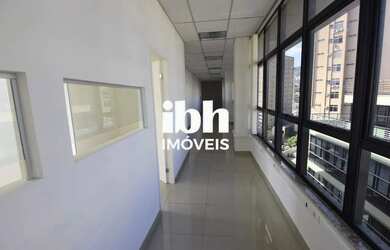 Imagem: O depósito possui 2 Vagas na garagem, 178m² de Área e está